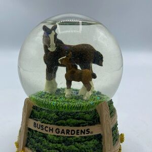 Snow Globe Busch Gardens Clydesdale Mare and Colt with glitter snow Souvenir
